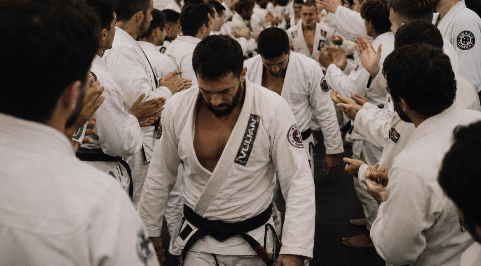 Le Faux Rite de Passage : Une Analyse Critique du « Couloir Polonais » dans le Jiu-Jitsu