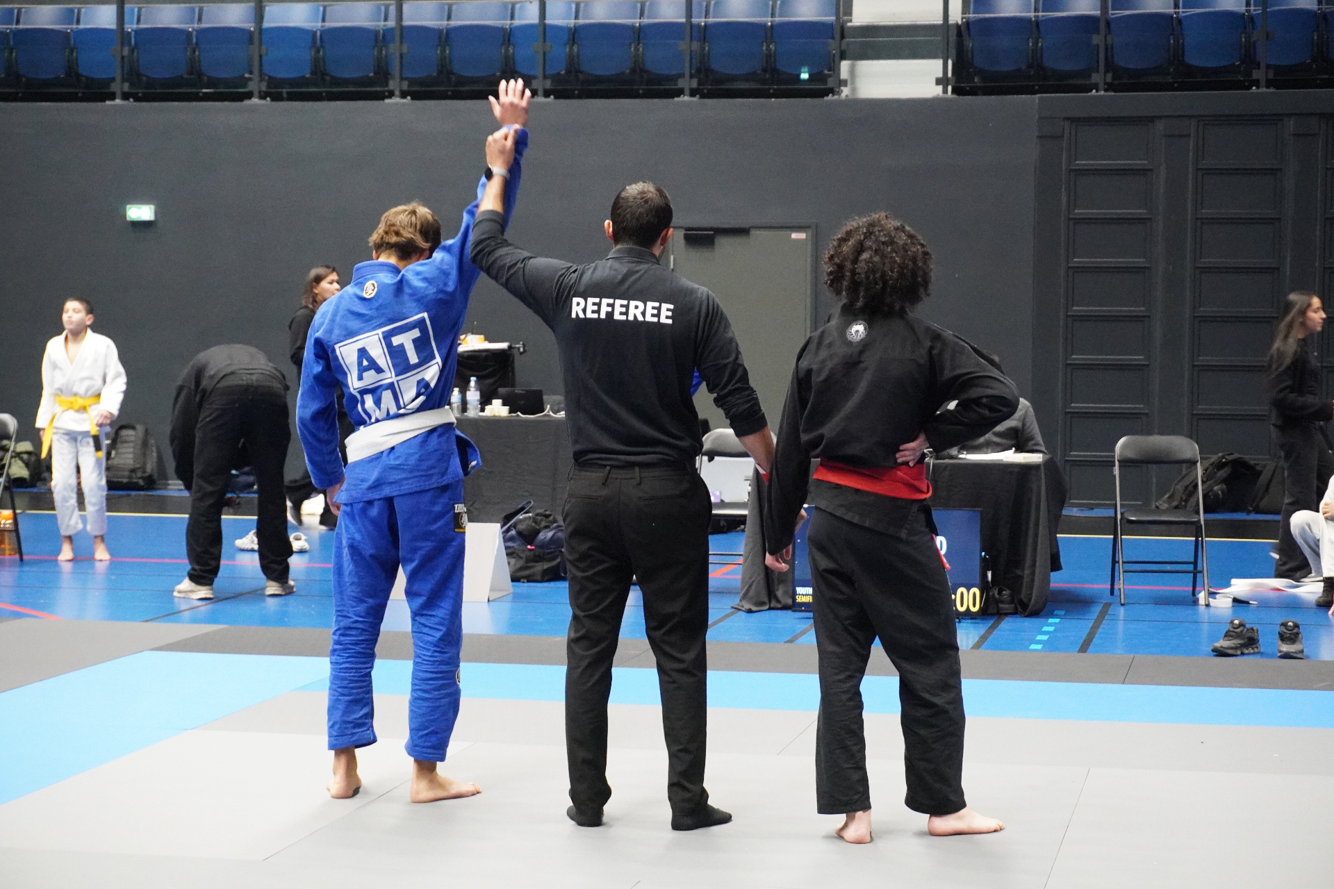 Podium et victoire d'un jeune athlète ATMA