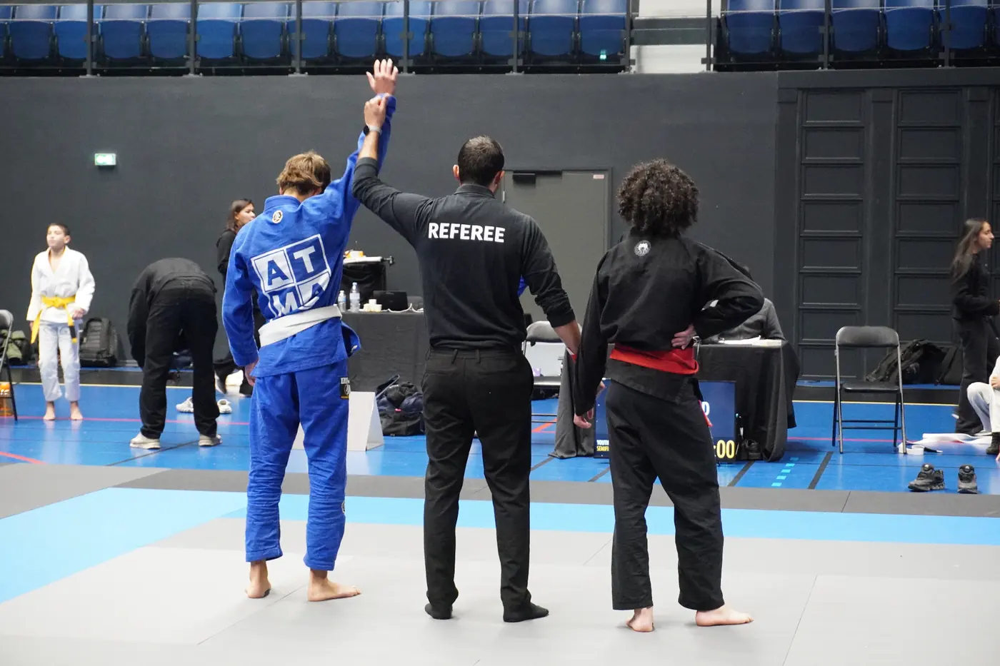 Podium et victoire d'un jeune athlète ATMA